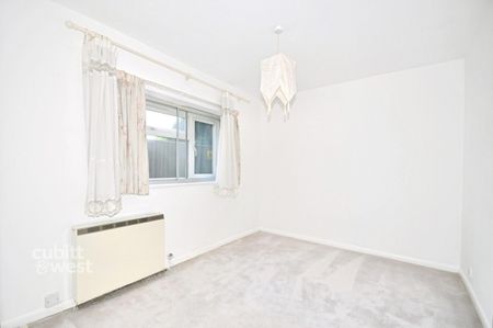 2 bedroom ground flat to rent - Photo 2