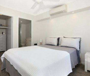 Beautiful Apartment in Boutique Complex - Photo 2