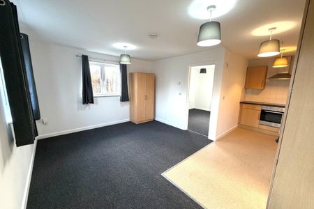 High Street - Photo 3