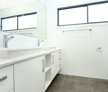 Executive Living, close to CBD - Photo 5