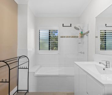 Stylish Fully-Furnished Apartment in Prime Southport Location! - Photo 5