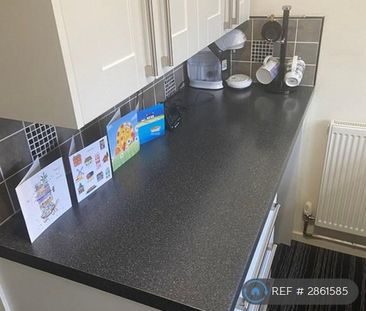 1 bedroom in a flat share to rent - Photo 5
