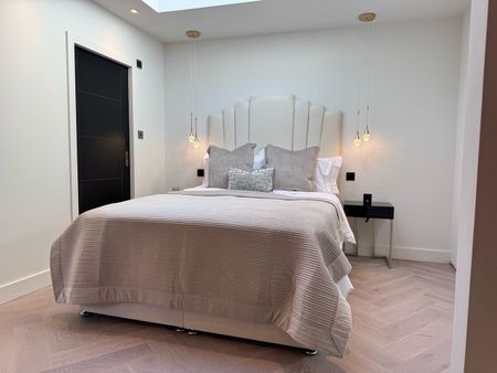 1 Bed Semi-Detached House, Penywern Road, SW5 - Photo 2