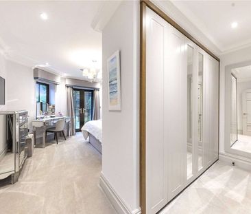 An exceptional ground floor apartment with a private garden, locate... - Photo 4
