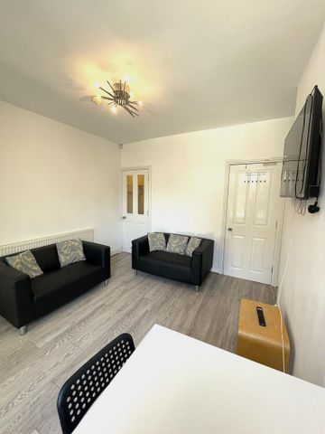 4 bedroom house share to rent - Photo 3