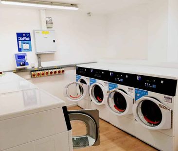 Large High Double Ensuite: Three Bed Flat - Photo 6
