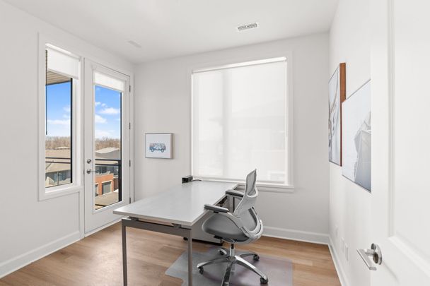 For Lease - 611 WANAKI Road Unit# 307, Manor Park - Cardinal Glen and Area, Ontario - Photo 1