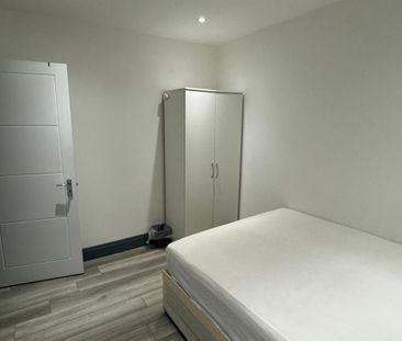 Double room available in Eltham - Photo 1