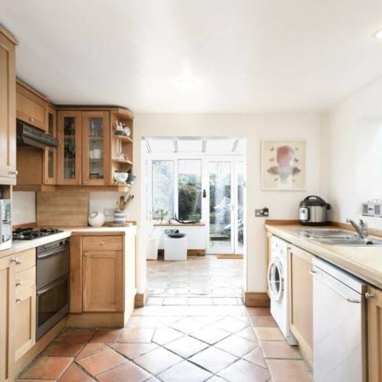 Kingsize room with private shower in quiet East Dulwich house - Photo 1