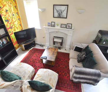 3 bedroom house - semi-detached to rent - Photo 4