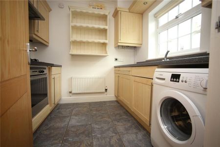 2 bedroom semi-detached house to rent - Photo 5