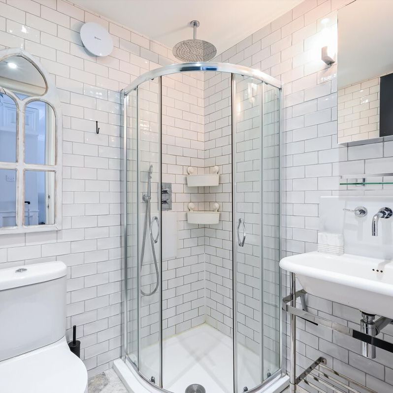 A bright and well‑located one‑bedroom apartment in the heart of Bloomsbury, moments from King’s Cross. - Photo 1