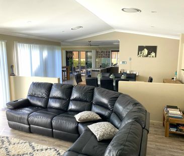 Executive home high on the hill in Steele Court - Photo 2