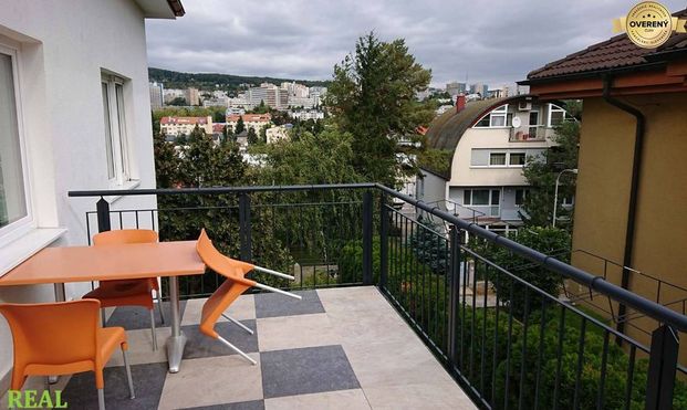 Prenájom 4 izbového bytu v rodinnom dome na Matúšovej ulici - Fotografia 1