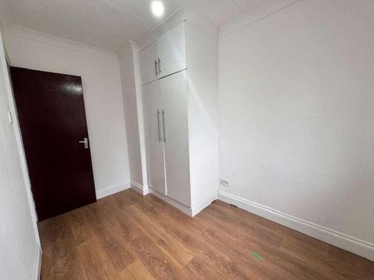 Oval Road North, Dagenham, RM10 - Photo 1