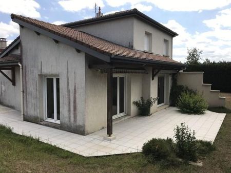 Location Maison 5 pièces 127m² ST JUST MALMONT 43240 - Photo 2