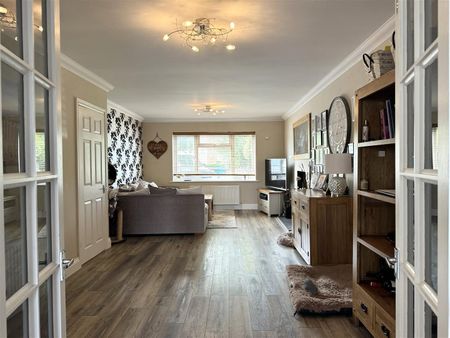 4 Bedroom House - Photo 2