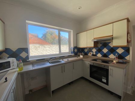 4 bedroom mid-terrace to rent Delamere Road, Southsea - Photo 5