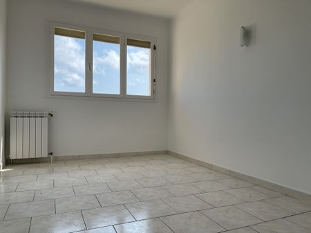 Location Appartement 3 pièces 57m² ANTIBES 06600 - Photo 2