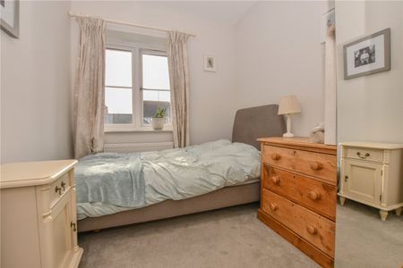 Crayford Mead, Warfield, Bracknell, Berkshire, RG42 - Photo 5