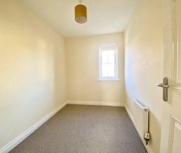 4 bedroom semi-detached house to rent - Photo 2