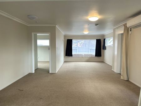 Big Brick home - Western Heights - Photo 3