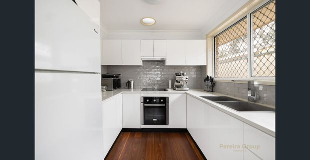 3-bedroom Home Which Is Sure To Impress. - Photo 1