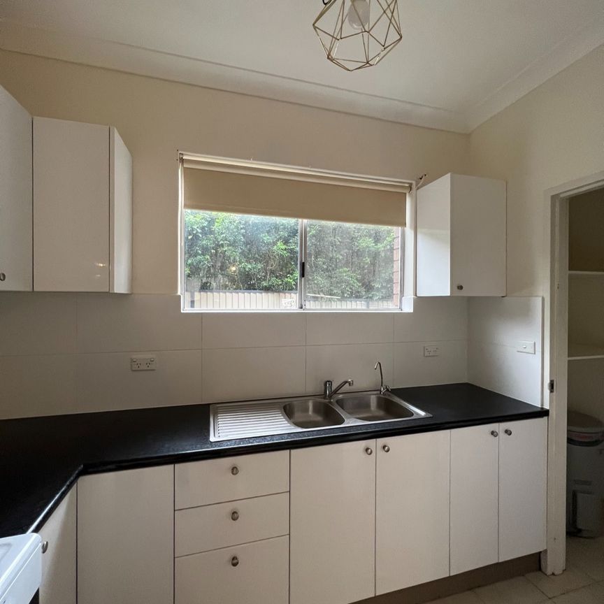 Close to Primary School and Transport - Photo 1