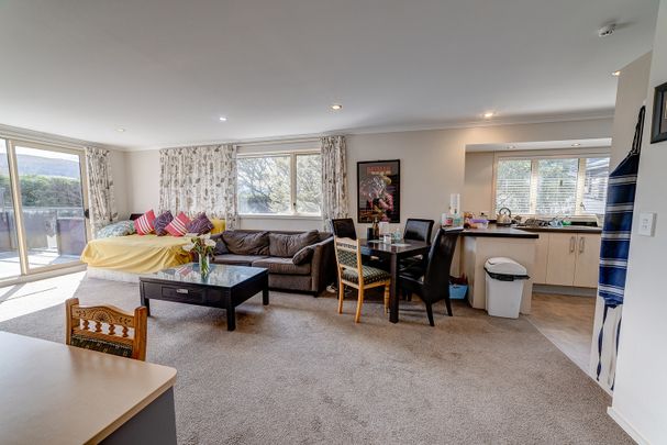 Spacious 2-Bedroom Apartment - Photo 1