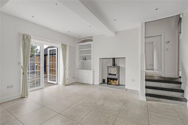 5 bedroom equestrian property to rent - Photo 1