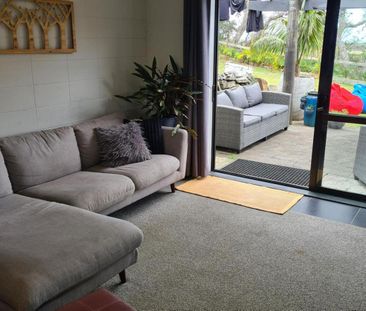 Home with sea views - Photo 2