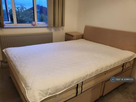 5 bedroom detached house to rent - Photo 2