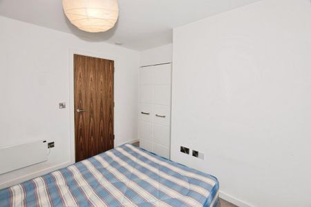 3 bedroom flat to rent - Photo 3