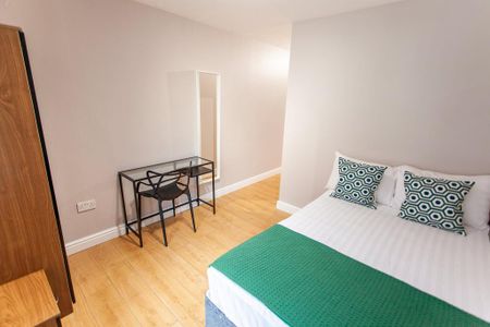 3 bedroom flat to rent - Photo 4