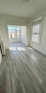 2 Bedroom, 1 Bath in Kitsilano-Rental Building - Photo 4