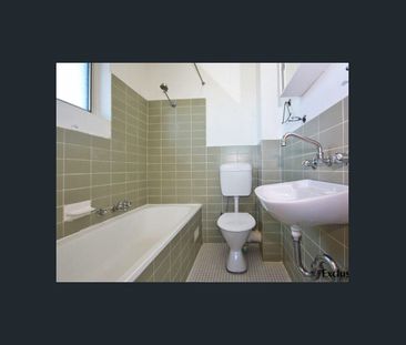 Recently refurbished 1 Bedroom Unit with Garage - Photo 2