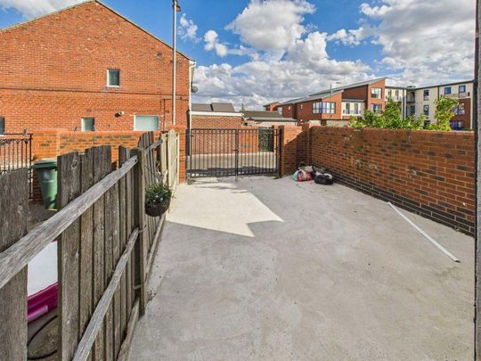2 bedroom semi-detached house to rent - Photo 1