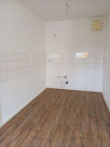 Kleine 4 Zimmerwohnung mit Balkon sucht Junge Familie! - Photo 4