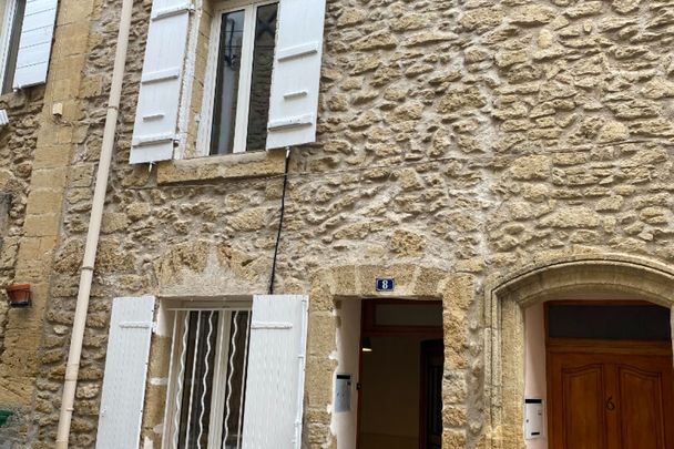 À louer - Maison de ville R+3 de 66.05 m² avec terrasse tropézienne - Centre de Grans - Photo 1