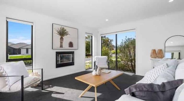 Sunny 4-Bedroom Ex Showhome - Photo 1