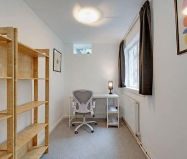 1 Bedroom Apartment To Let - Photo 4