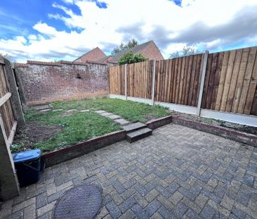3 bedroom end of terrace house to rent - Photo 3
