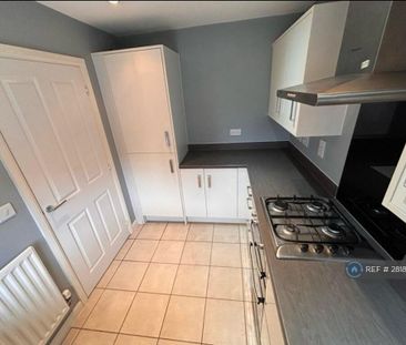 3 bedroom semi-detached house to rent - Photo 5