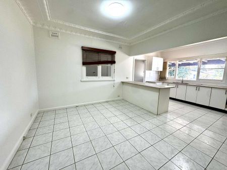 Spacious Family Home in Prime Location - Photo 2
