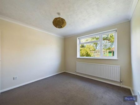 2 bedroom ground floor flat to rent - Photo 2