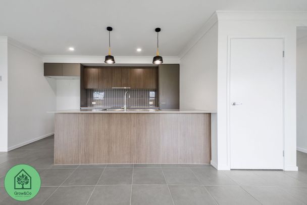 Modern and Comfortable Living - Photo 1