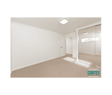 Light-Filled Townhouse in Prime Hamilton Hill Location - Photo 2