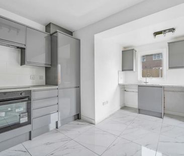 3 Bed Semi-Detached House, Staverton Road, RG2 - Photo 6