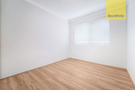 Stylish 2-Bedroom Apartment with Lock-Up Garage in Prime Parramatta Location - Photo 3