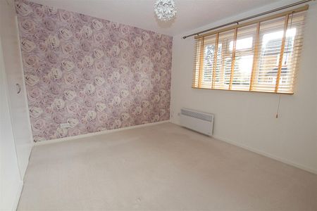 1 bedroom Semi-Detached House to let - Photo 5